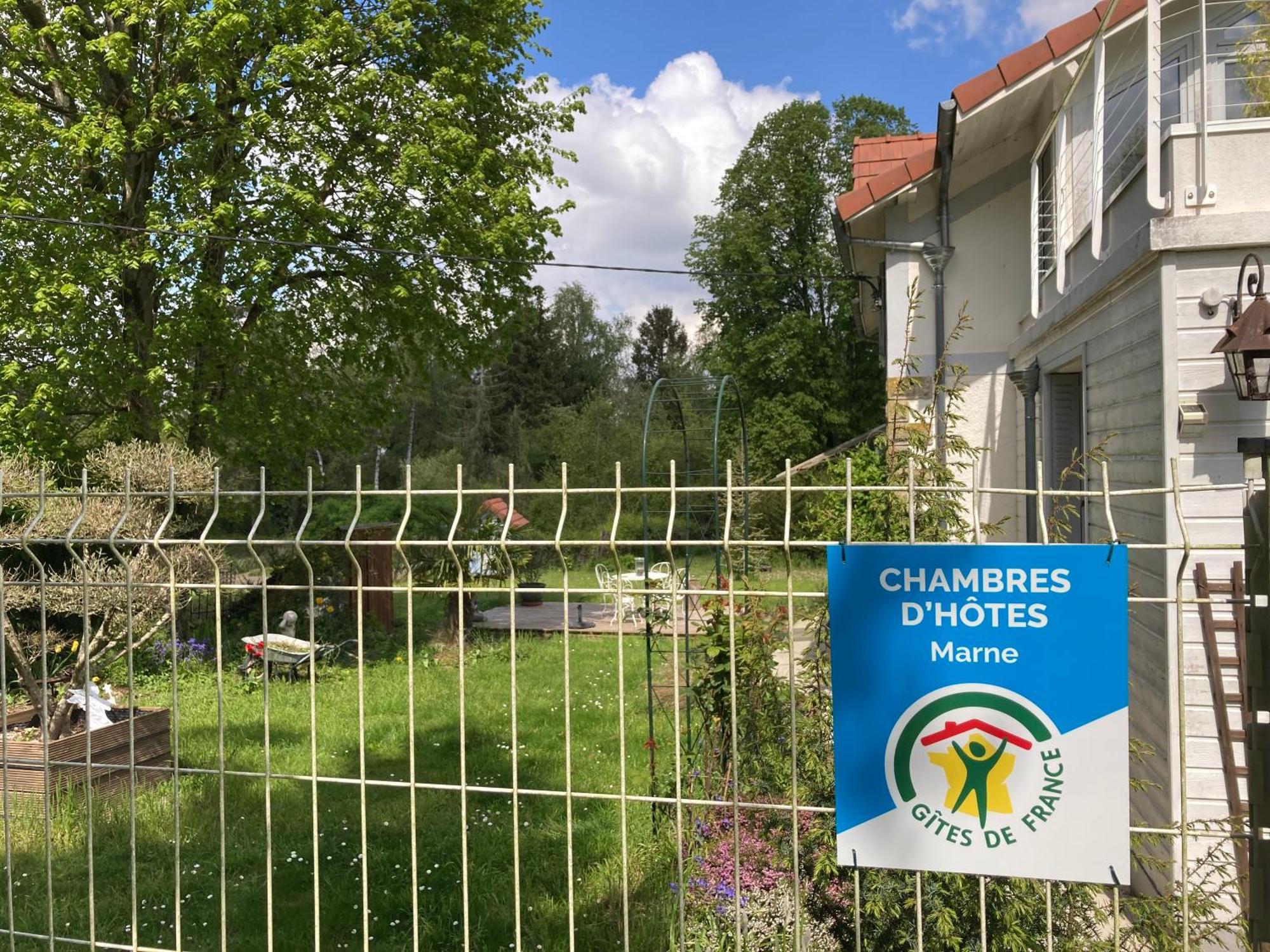 "Aux Chants Des Oiseaux" Domaine De La Renardiere Les Grandes-Loges Exteriér fotografie